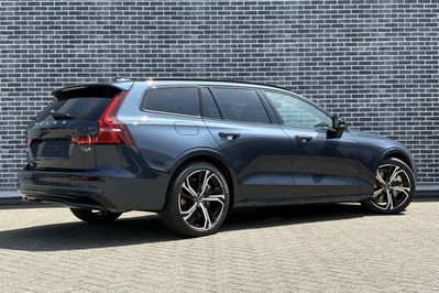 Volvo V60 T6 AWD Plug-In Hybrid Ultra Dark