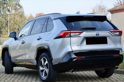 Toyota RAV4 Dynamic 2.5 Hybrid Dynamic Force Plug-in