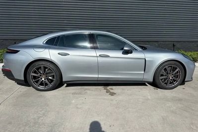 Porsche Panamera 4