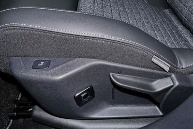 Peugeot 3008 Business e-DCS6 1.2 PureTech mHEV