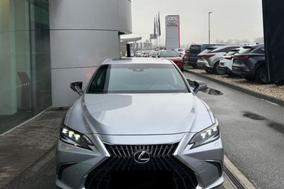 Lexus ES 300h Omotenashi