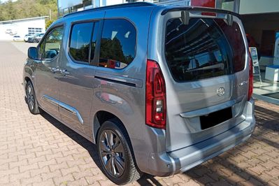 Toyota Proace City Verso Family MT6