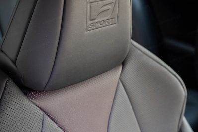 Lexus UX 300h F Sport AWD