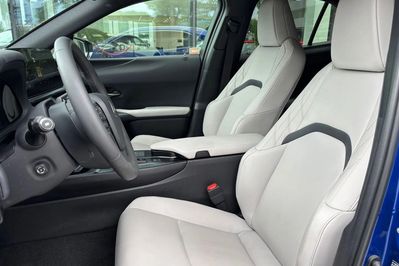 Lexus UX 300h F Sport Design