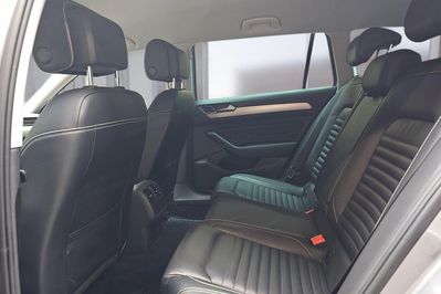 Volkswagen Passat 2.0 TSI Elegance DSG