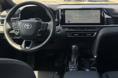Toyota Camry 2.5 Hybrid Dynamic Force Comfort e-CVT