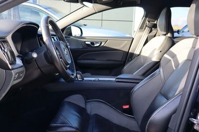 Volvo V60 B4 B R-Design