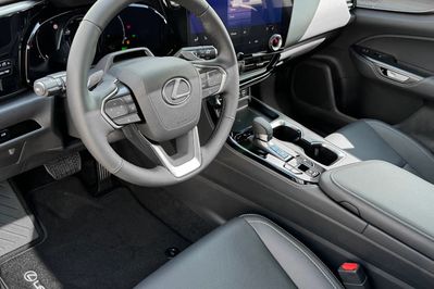 Lexus NX 450h+ Omotenashi AWD