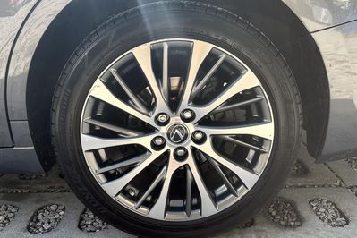 Lexus ES 300h Business Edition +
