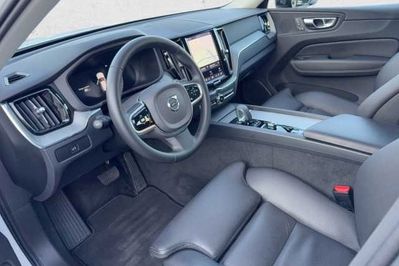 Volvo XC60 B5 B AWD Plus Dark