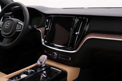 Volvo V60 T6 AWD Plug-In Hybrid Plus Dark