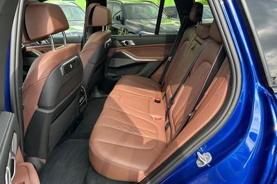 BMW X5 M60i
