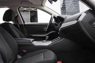 BMW Seria 3 318i Advantage aut
