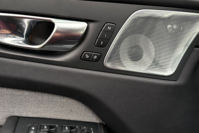 Volvo XC60 T8 Plug-In Hybrid AWD Ultra Bright