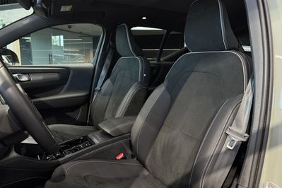 Volvo XC40 B4 Plus Dark
