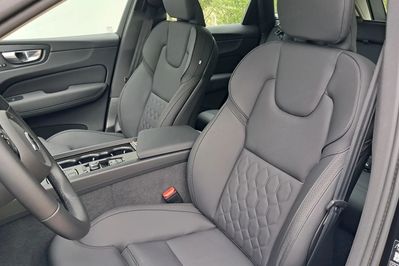 Volvo XC60 B5 B AWD Plus Dark