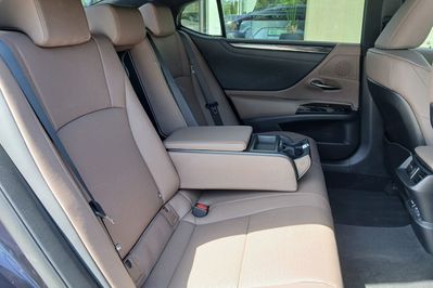 Lexus ES 300h Business Edition