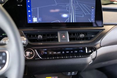 Lexus UX 300h F Sport Design