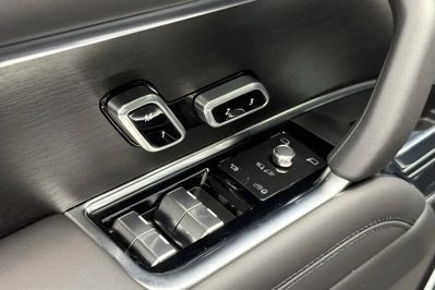 Land Rover Range Rover P550e Autobiography