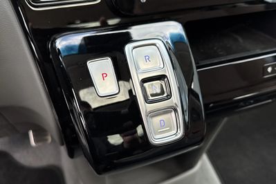 Hyundai Staria 1.6 T-GDI HEV Luxury aut