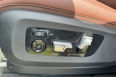 BMW X5 M60i