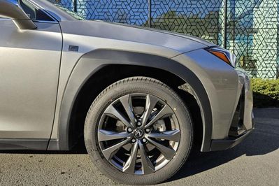 Lexus UX 300h F Sport Design Hybrid Dynamic Force