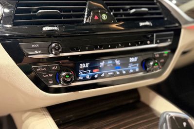 BMW Seria 5 540d xDrive Luxury Line