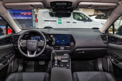 Lexus NX 450h+ Prestige AWD