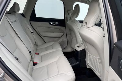 Volvo XC60 T8 Plug-In Hybrid AWD Ultra Dark
