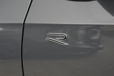 Volkswagen Golf R-Line Plus 1.5 eTSI mHEV