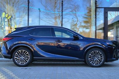Lexus RX 450h+ Omotenashi