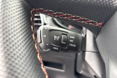 DS DS 7 Performance Line 1.6 E-Tense Hybrid AT