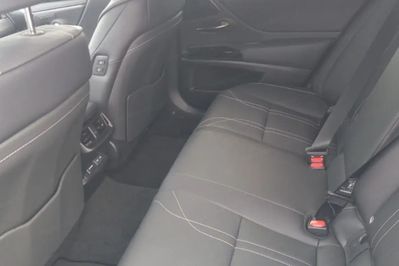 Lexus ES 300h Omotenashi