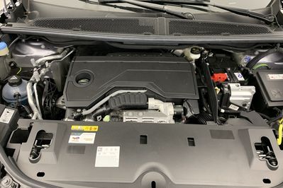 Peugeot 5008 GT 1.2 mHEV e-DCS6