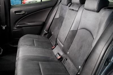 Lexus UX 300h Business