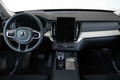 Volvo XC90 T8 AWD Plug-In Hybrid Ultra Dark