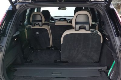 Volvo XC90 T8 AWD Plug-In Hybrid Plus Dark 7os