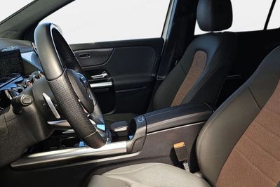 Mercedes EQA 300 66.5kWh 4-Matic Electric Art