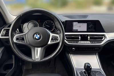 BMW Seria 3 320i xDrive Advantage