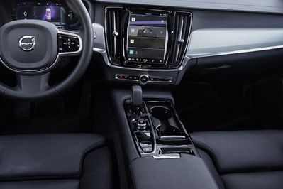 Volvo V90 T6 AWD Plug-In Hybrid Core