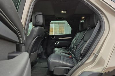 Land Rover Discovery P300