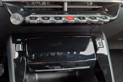 Peugeot 2008 Allure e-DCS 1.2 mHEV