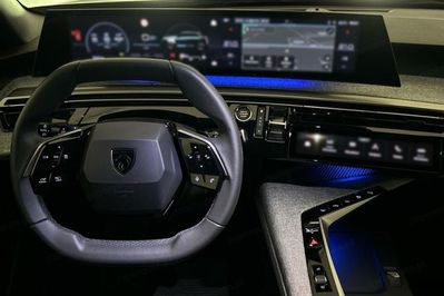 Peugeot 3008 Allure e-DCS 1.2 mHEV