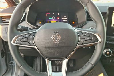 Renault Clio Techno 1.6 E-Tech Hybrid AT