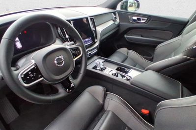 Volvo XC60 B5 B AWD Plus Dark