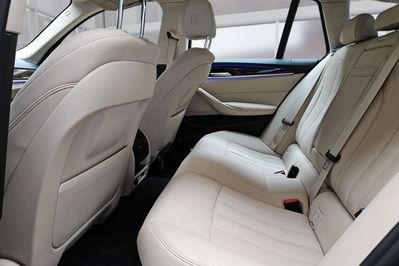 BMW Seria 5 518D Mhev