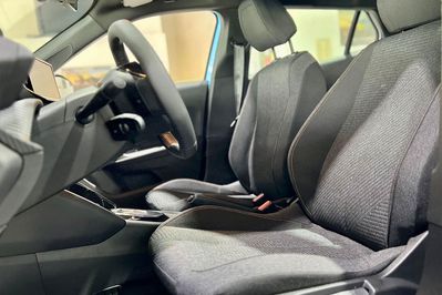 Peugeot 2008 Edition e-DCS6 PureTech mHEV