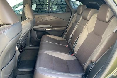 Lexus RX 450h+ Omotenashi