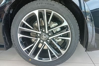 Toyota Camry Prestige 2.5 Hybrid Dynamic Force
