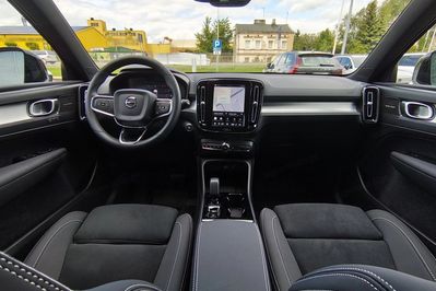 Volvo XC40 B4 B Plus Dark